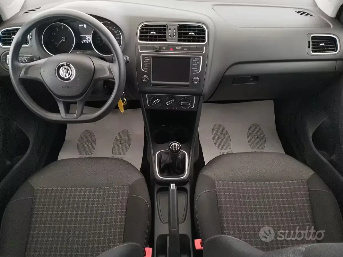 Usata VW Polo Comfortline 75 CV (55 kW) 2017 Bluazzurro Berlina