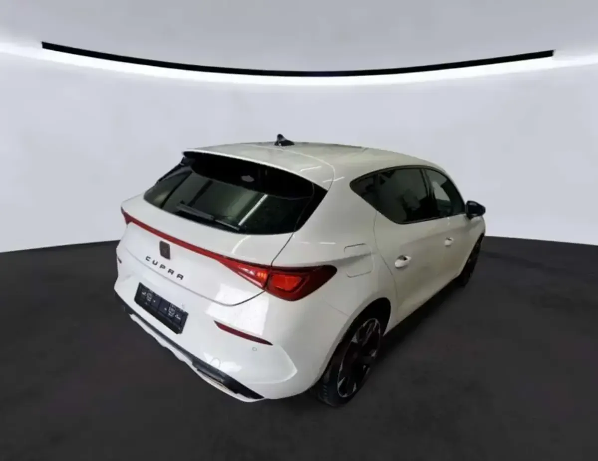 Usata Cupra Leon 204 CV (150 kW) 2022 Bianco Monovolume