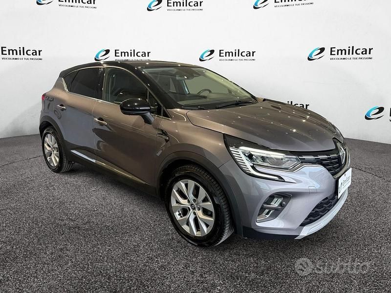 Usata Renault Captur 100 CV (73 kW) 2022 Grigio SUV