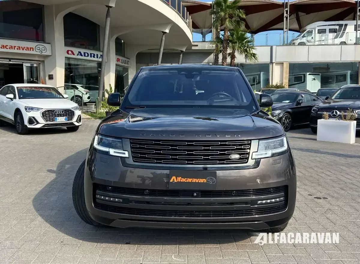 Usata Land Rover Range Rover Autobiography 400 CV (294 kW) 2023 Grigio SUV