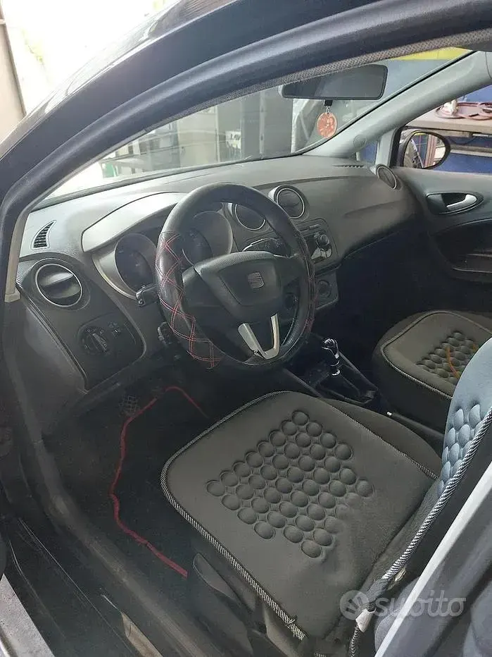Usata Seat Ibiza 85 CV (62 kW) 2010 Nero Berlina