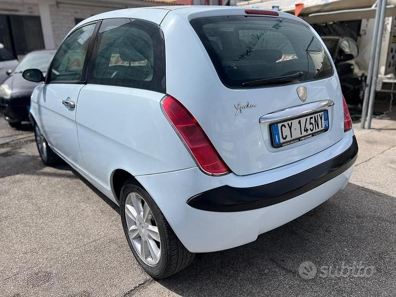 Usata Lancia Ypsilon 60 CV (44 kW) 2005 Blu Utilitaria
