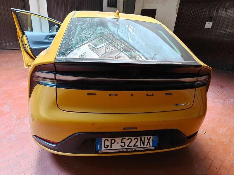 Usata Toyota Prius Lounge 223 CV (164 kW) 2023 Giallo Utilitaria