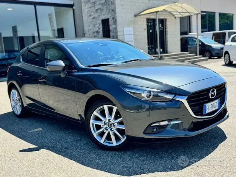Usata Mazda 3 Exceed 105 CV (77 kW) 2017 Grigio Berlina