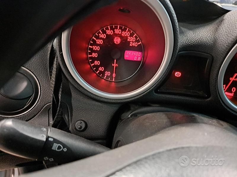 Usata Alfa Romeo 156 140 CV (102 kW) 2004 Grigio Station wagon