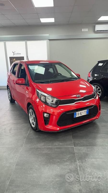 Rosso Usata 2018 Kia Picanto Active Due volumi | 8900 € (Buon prezzo) - Immagine 1/4