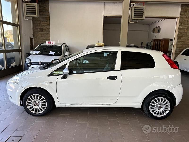 Usata Fiat Grande Punto 75 CV (55 kW) 2010 Bianco Utilitaria