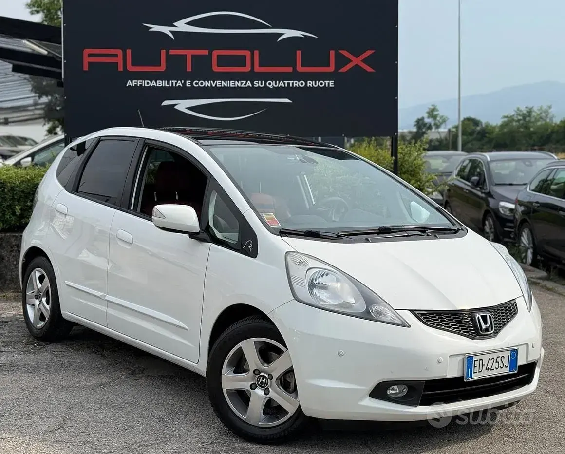 Usata Honda Jazz 99 CV (72 kW) 2010 Bianco Utilitaria