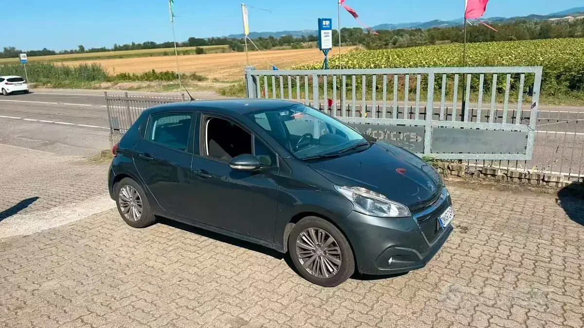 Usata Peugeot 208 82 CV (60 kW) 2017 Grigio Utilitaria