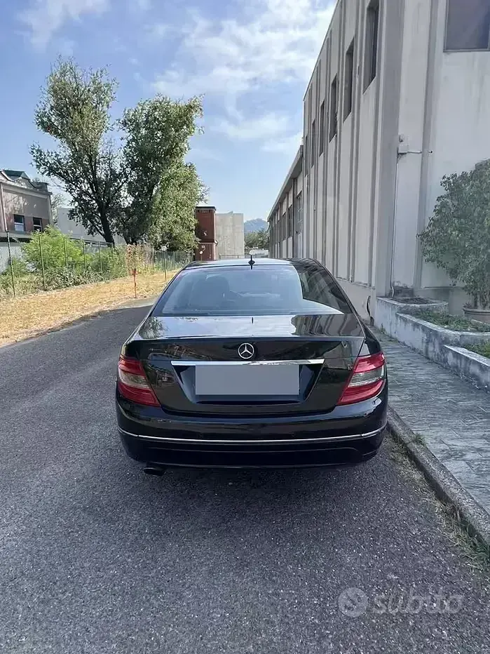Usata Mercedes C220 Avantgarde 170 CV (125 kW) 2010 Nero Berlina