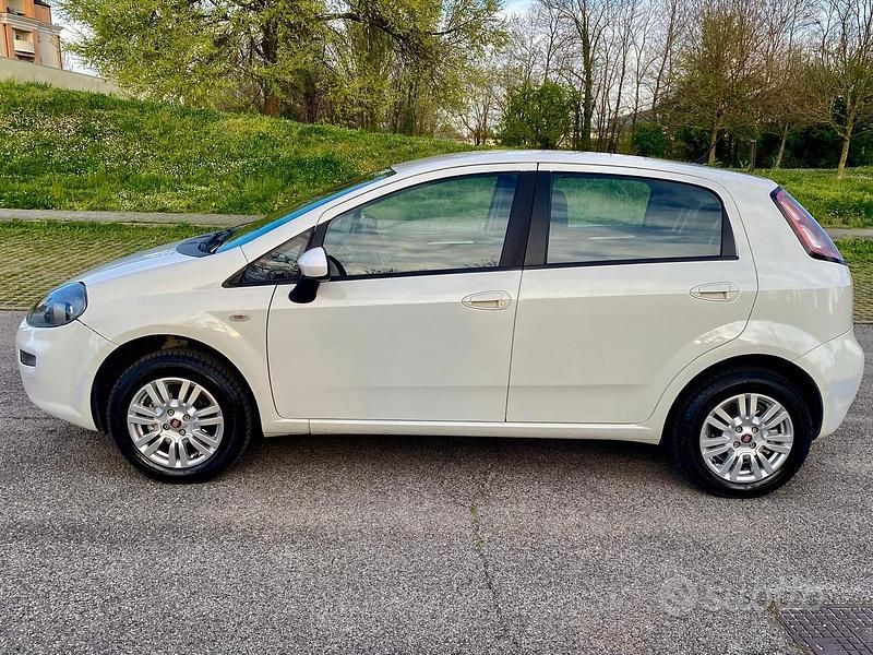 Usata Fiat Punto 78 CV (57 kW) 2013 Bianco Utilitaria