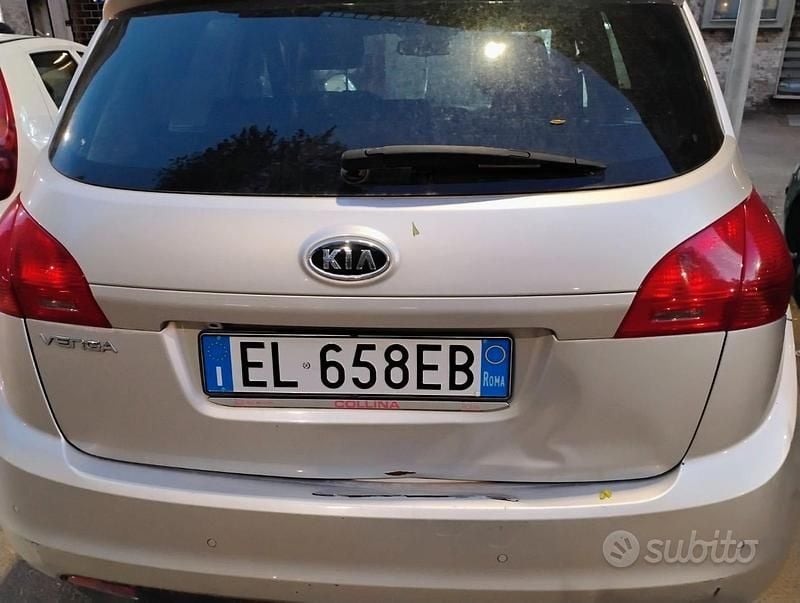Usata Kia Venga 77 CV (56 kW) 2012 Grigio Utilitaria