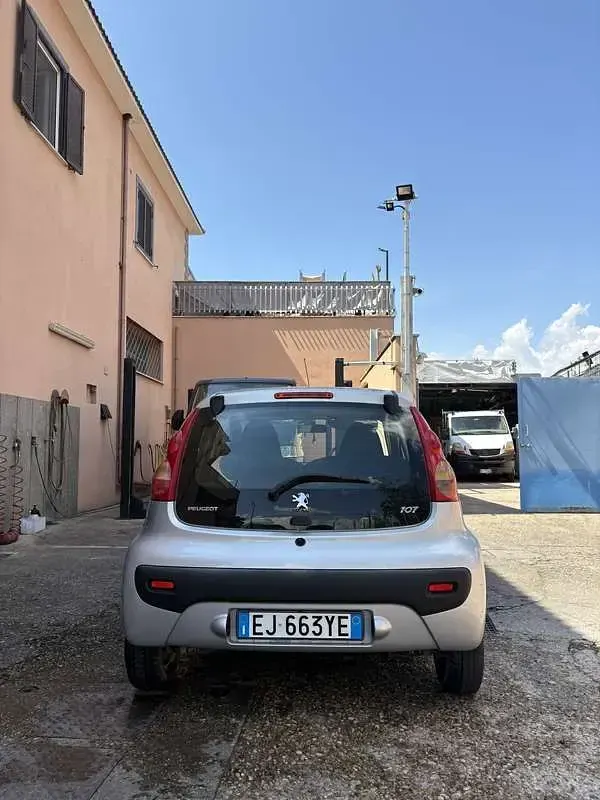 Usata Peugeot 107 68 CV (50 kW) 2011 Utilitaria