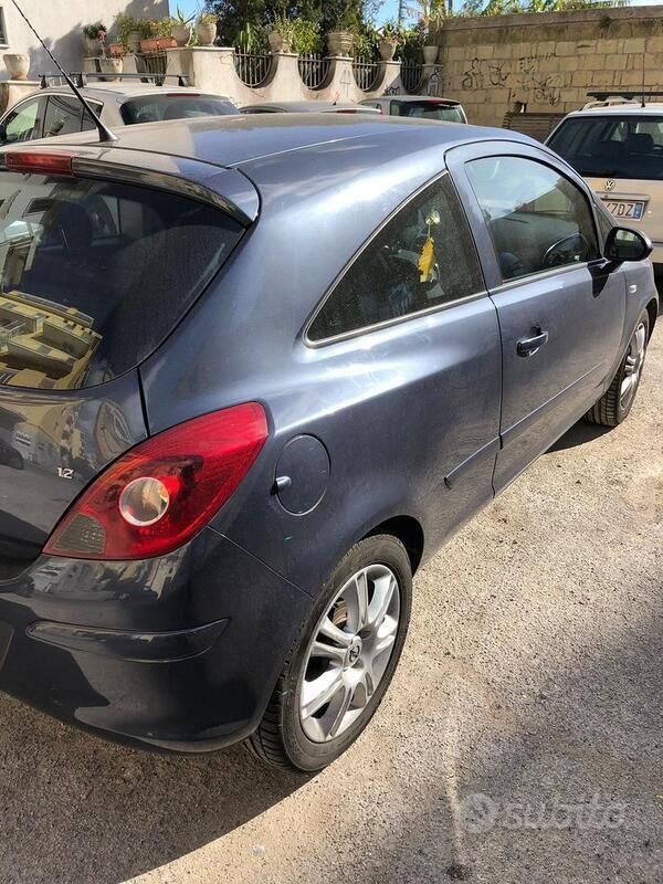 Blu Usata 2008 Opel Corsa Due volumi | 2000 € (Buon prezzo) - Immagine 1/4