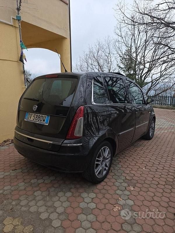 Usata Lancia Musa 120 CV (88 kW) 2009 Marrone Monovolume