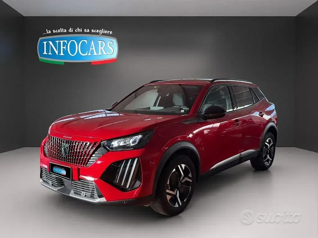 Usata Peugeot 2008 Allure 101 CV (74 kW) 2023 Rosso metallizzato SUV