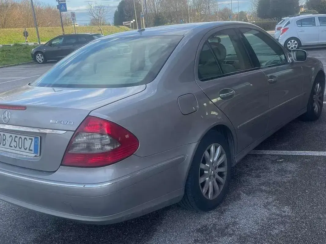 Usata Mercedes E280 Elegance 190 CV (139 kW) 2006 Bronzo Berlina