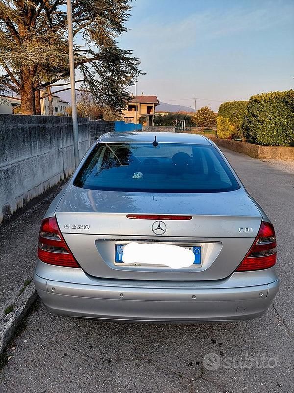Usata Mercedes E220 2003 Grigio Berlina