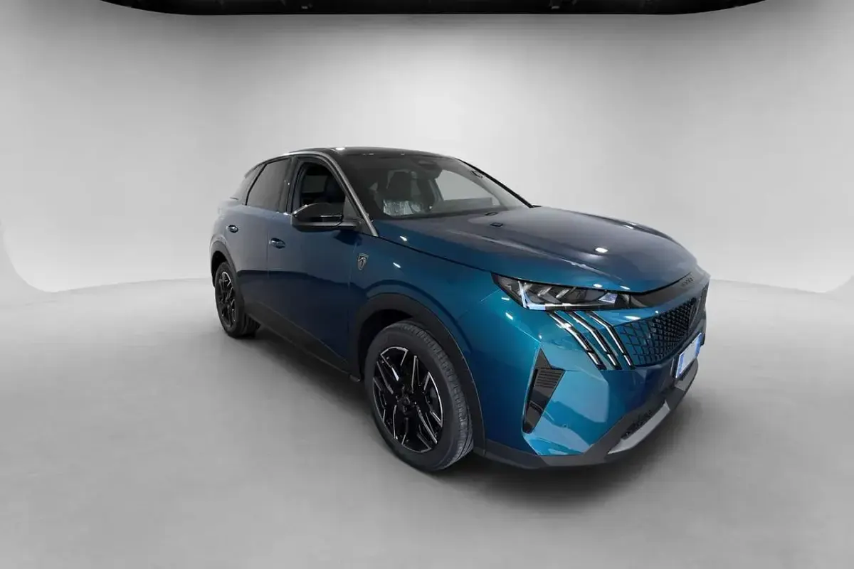 Nuova Peugeot 3008 GTi 136 CV (100 kW) 2026 Bianco okenite con tetto nero SUV