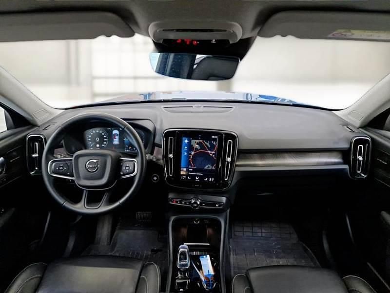 Usata Volvo XC40 Plus 179 CV (131 kW) 2023 Fjord blue metallizzato SUV