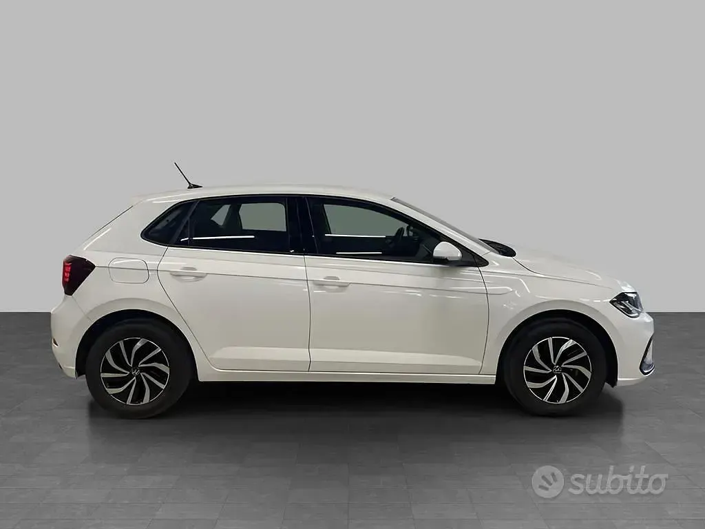Usata VW Polo Life 95 CV (69 kW) 2023 Pure white Utilitaria