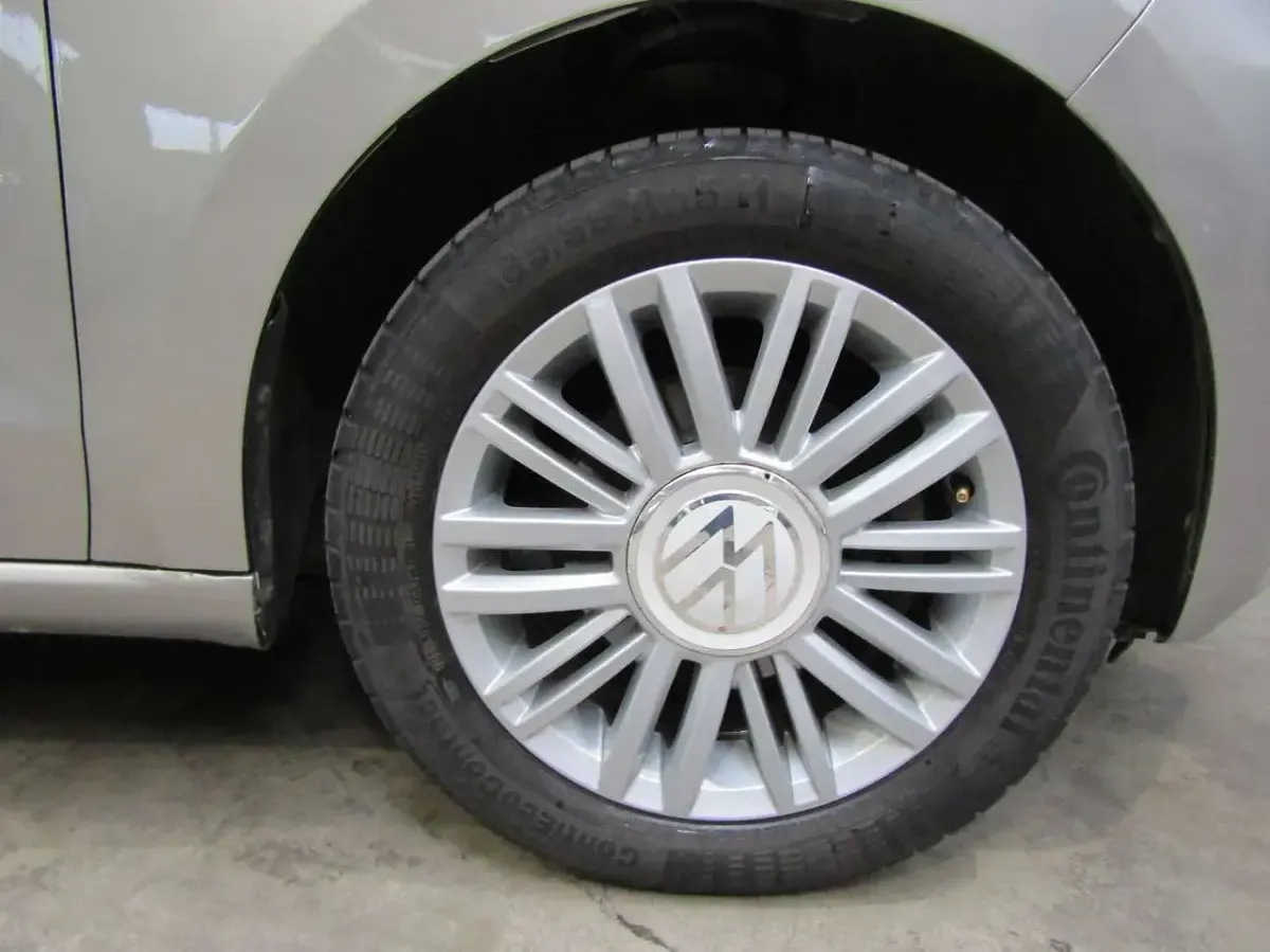 Usata VW up! move up! 65 CV (47 kW) 2022 Argento metallizzato Utilitaria