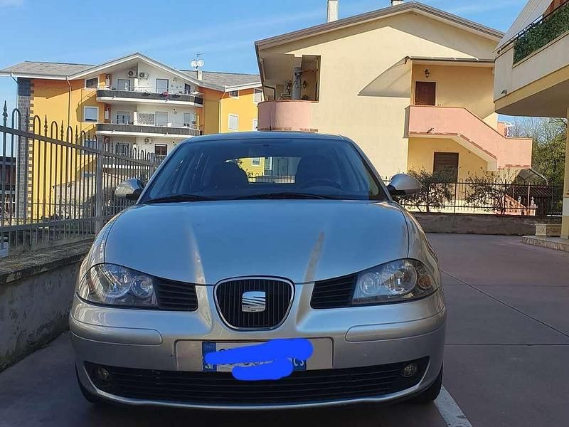 Usata Seat Ibiza Sport 101 CV (74 kW) 2004 Argento Utilitaria