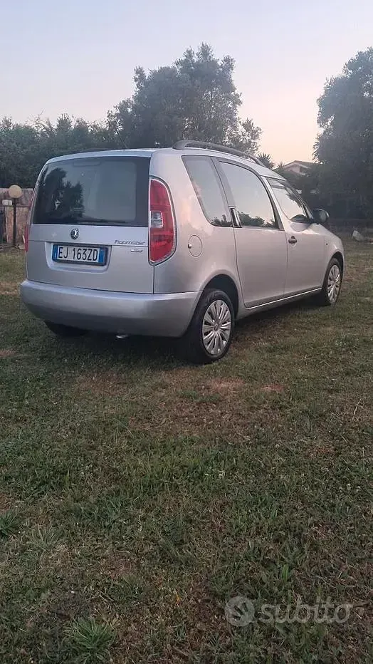 Usata Skoda Roomster 90 CV (66 kW) 2011 Grigio Monovolume