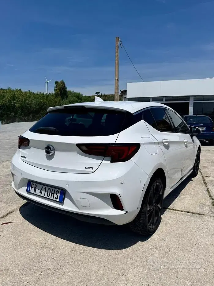 Usata Opel Astra Dynamic 136 CV (100 kW) 2017 Bianco Berlina