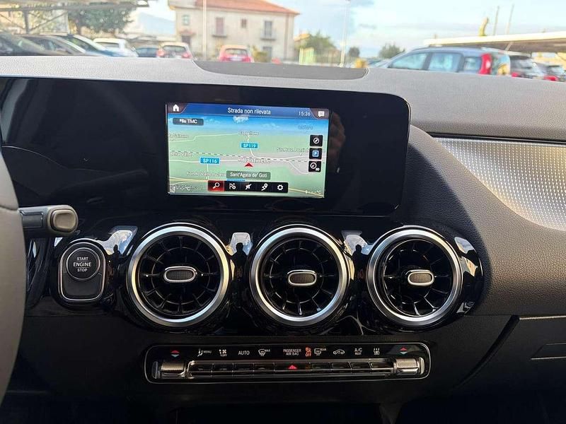 Usata Mercedes GLA250 160 CV (117 kW) 2020 Bianco SUV