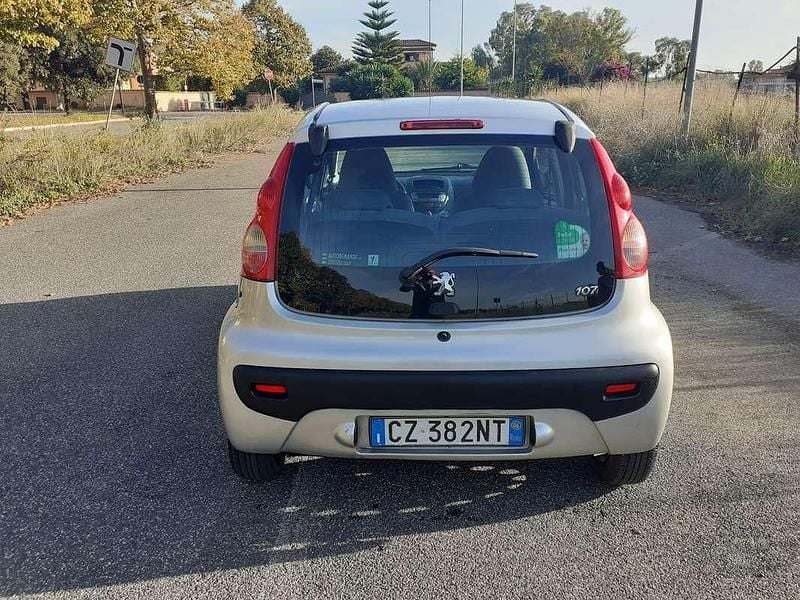 Usata Peugeot 107 68 CV (50 kW) 2006 Grigio Utilitaria