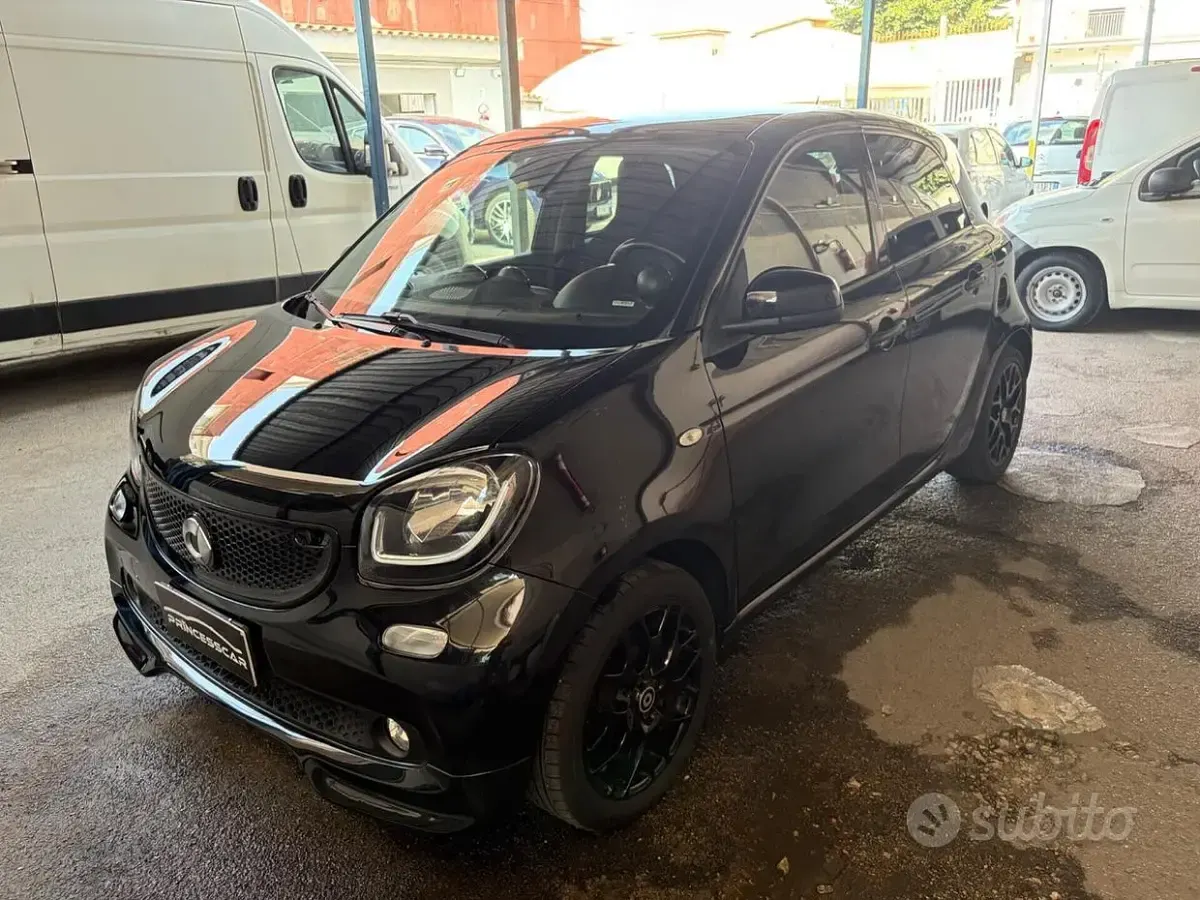 Usata Smart ForFour Superpassion 90 CV (66 kW) 2019 Nero Utilitaria