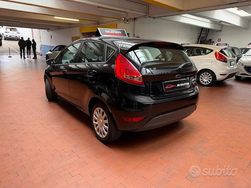 Usata Ford Fiesta 82 CV (60 kW) 2010 Nero Utilitaria