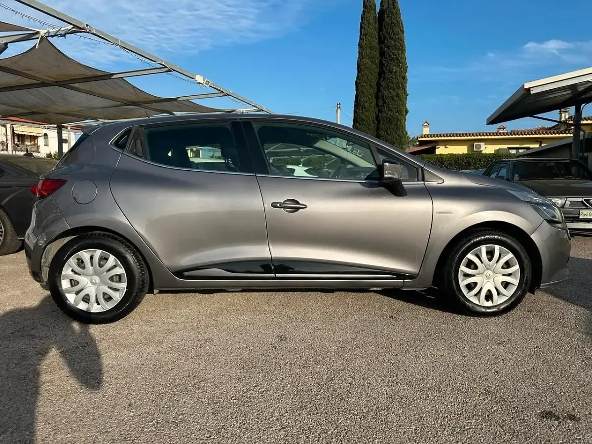 Usata Renault Clio IV 72 CV (52 kW) 2015 Grigio Berlina