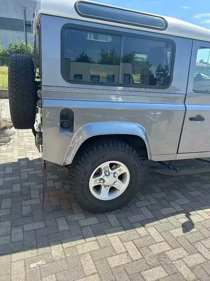 Usata Land Rover Defender 86 CV (63 kW) 2010 Grigio SUV