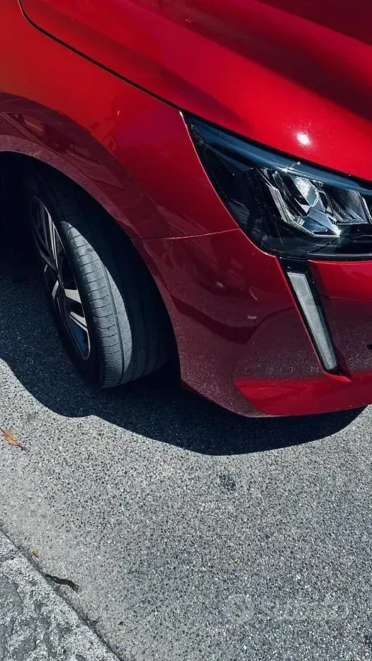 Usata Peugeot 208 Allure 101 CV (74 kW) 2022 Rosso Utilitaria
