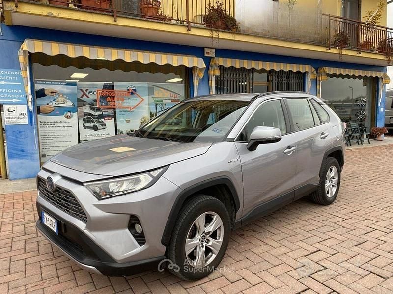 Usata Toyota RAV4 Hybrid Active 222 CV (163 kW) 2019 Argento SUV