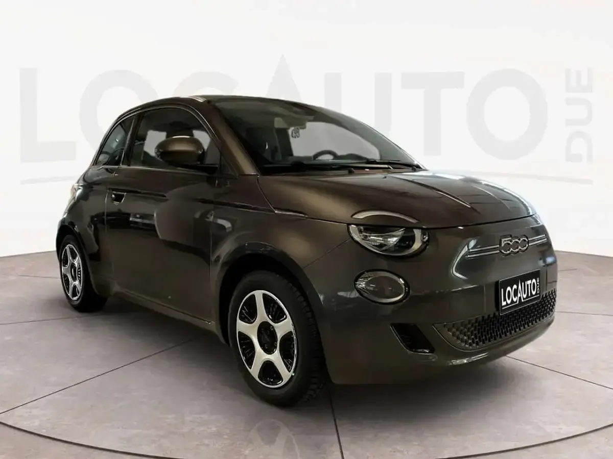 Usado Fiat 500e Passion 86 kW (118 CV) 2021 Gris Berlina