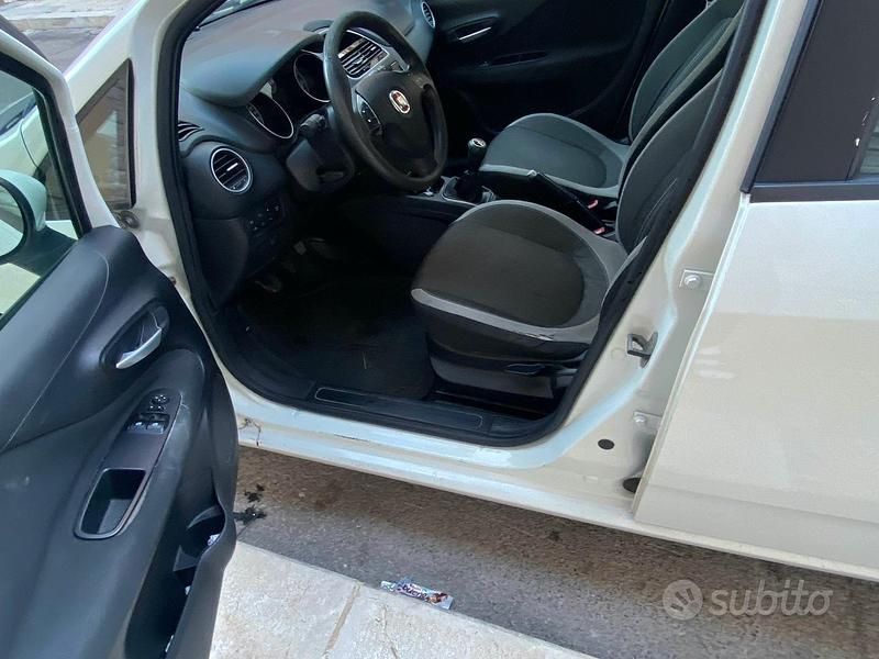 Usata Fiat Punto 69 CV (50 kW) 2013 Bianco Berlina
