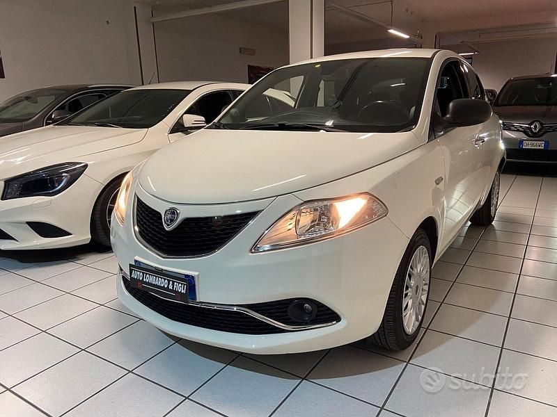 Usata Lancia Ypsilon Silver 69 CV (50 kW) 2016 Bianco Utilitaria