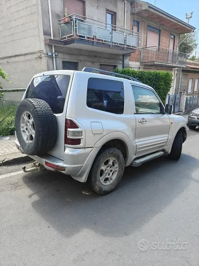 Usata Mitsubishi Pajero 165 CV (121 kW) 2000 Grigio SUV