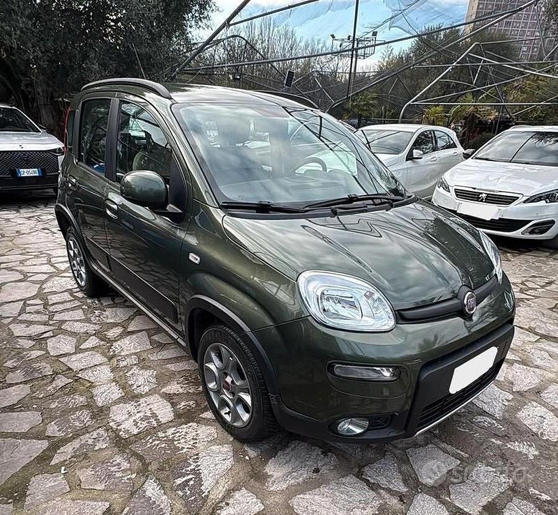 Usata Fiat Panda Trekking 85 CV (62 kW) 2014 Verde Berlina