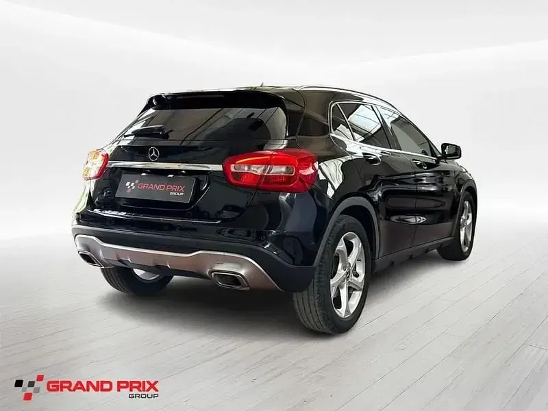 Usata Mercedes GLA200 136 CV (100 kW) 2019 Nero SUV
