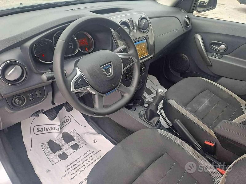 Usata Dacia Sandero Comfort 95 CV (69 kW) 2020 Grigio Berlina