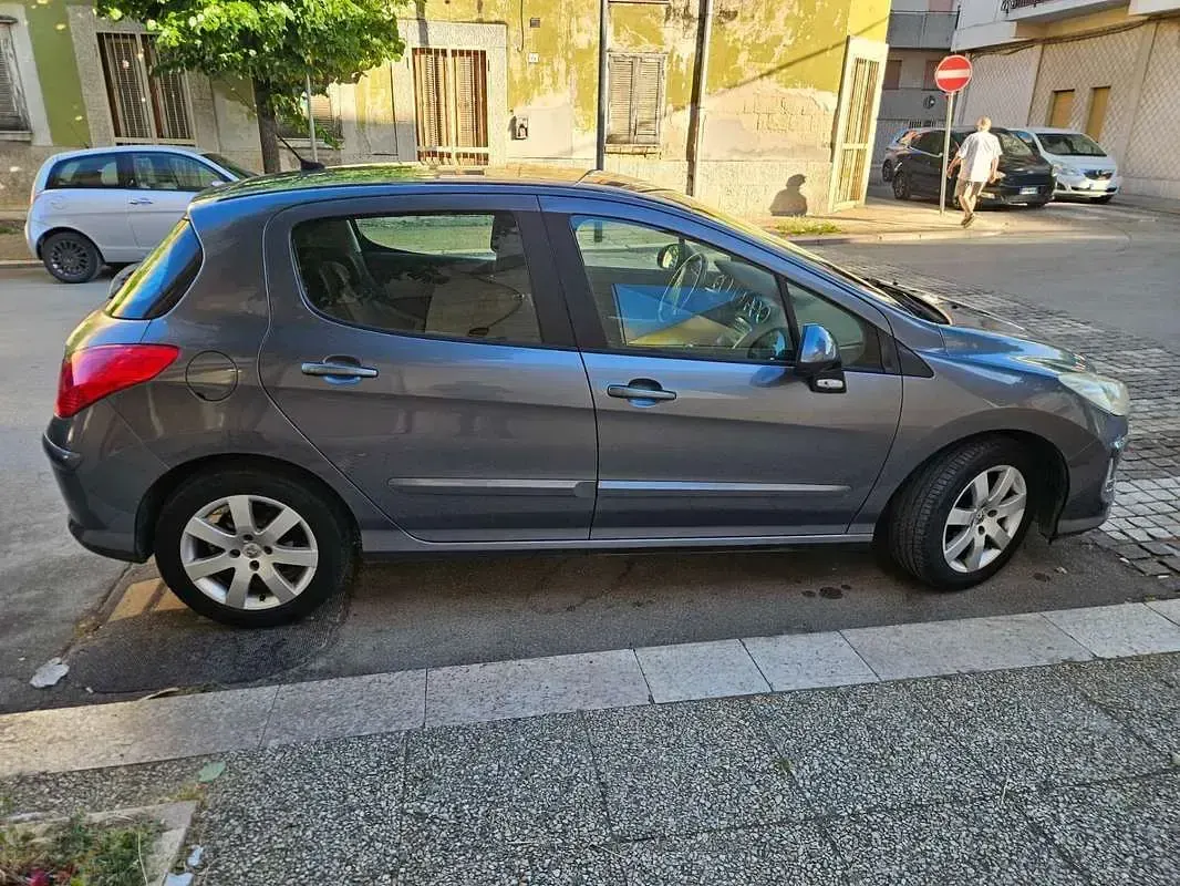 Usata Peugeot 308 109 CV (80 kW) 2010 Grigio Berlina
