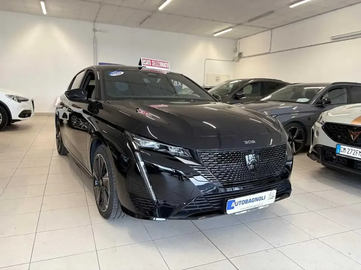 Usata Peugeot e-308 GT 61 kW (84 CV) 2025 Nero Utilitaria