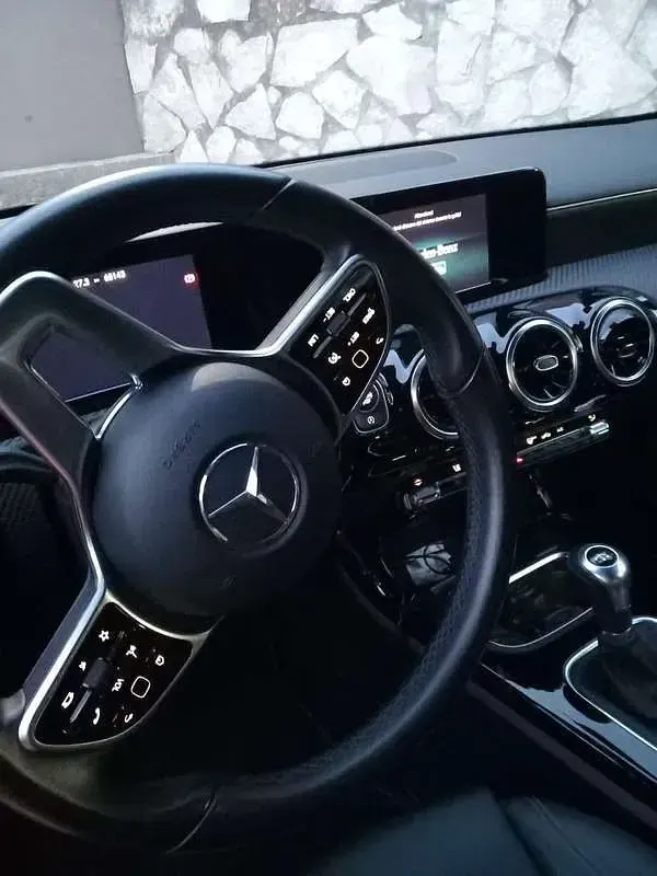 Usata Mercedes A160 109 CV (80 kW) 2021 Nero Berlina