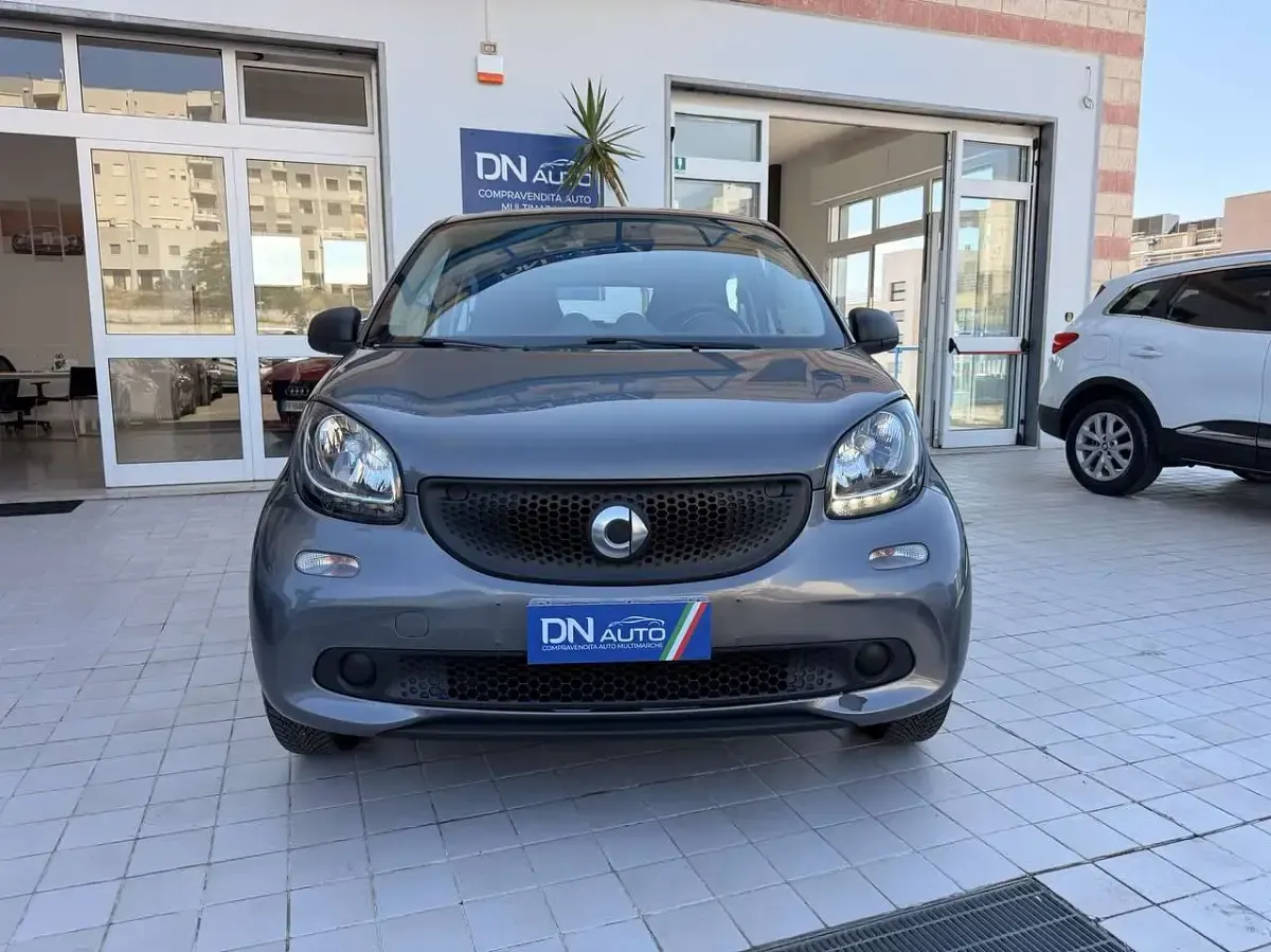 Usata Smart ForFour Passion 71 CV (52 kW) 2017 Grigio/nero Utilitaria