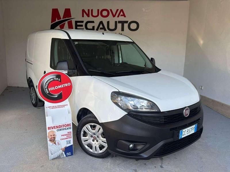 Usata Fiat Doblò S 95 CV (69 kW) 2020 Grigio Monovolume