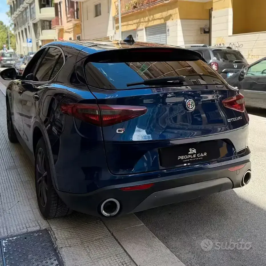 Usado Alfa Romeo Stelvio Ti 210 CV (154 kW) 2019 Azul SUV